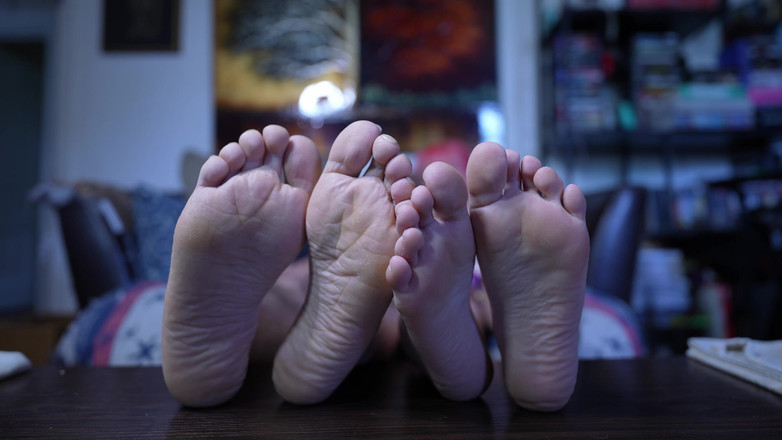 lilredvelvettt: हमारे पैरों से व्यभिचार