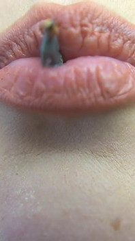 Giantess yeni minik sağlık takviyesi deniyor