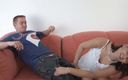 German Amateur: Fabulosa puta milf faz bom sexo no sofá