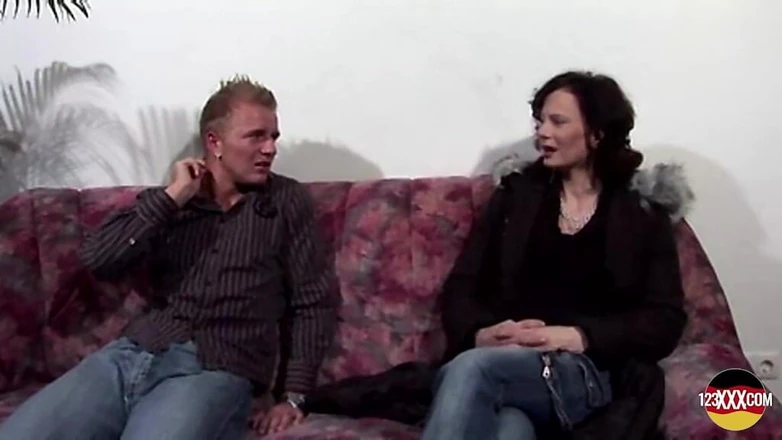 123XXX - 100% Amateurs: Tattooed German Woman Gets Her Mouth Filled