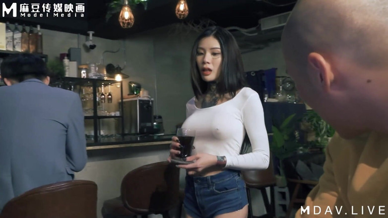 ModelMedia Asia: MD-0211 Seorang kerani kedai kopi yang suka didedahkan