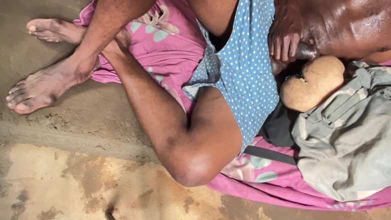 Bangcum8: 和我的大屁股荡妇的脚交