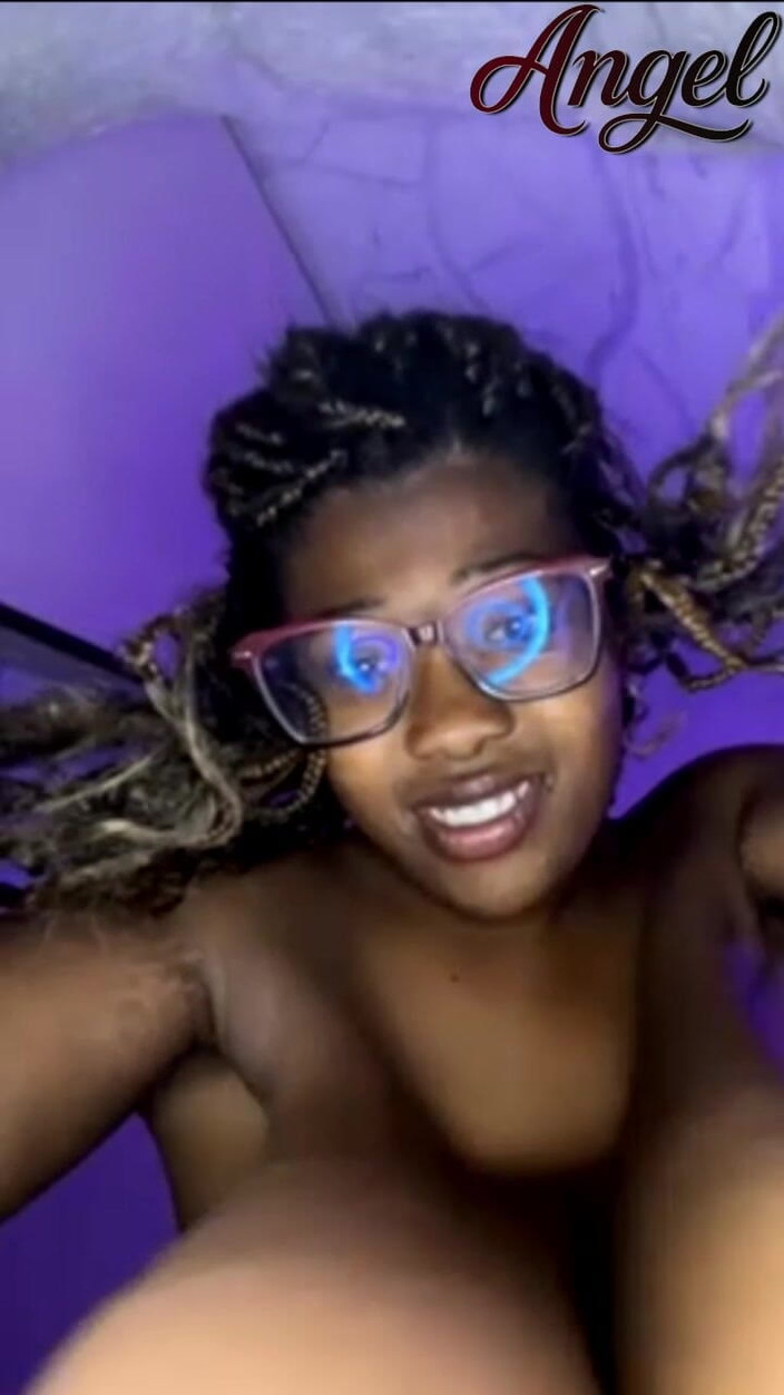 Angel Big B: Adakah buah dada saya sesuai untuk awak, sayangku?