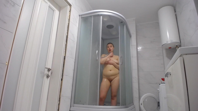 JuiceLussie: Masturbându-se la duș