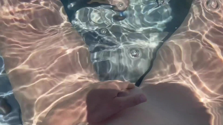 Artemisia Love: 意大利大奶子artemisia喜欢性感的第一人称视角阴户在按摩浴缸里玩弄饥渴和湿润