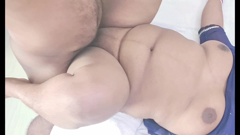 sweetpriya01: ฉันทําให้เจ้านายพอใจด้วยการเย็ดเขาเพื่อให้ได้เลื่อนตําแหน่ง