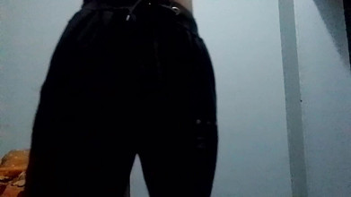 Gangbang straight: Mengongkek dubur dalam bilik gelap loker