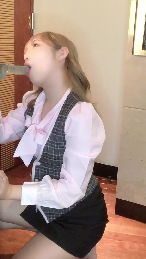 MilkyUni: Have a subordinate give you a blowjob