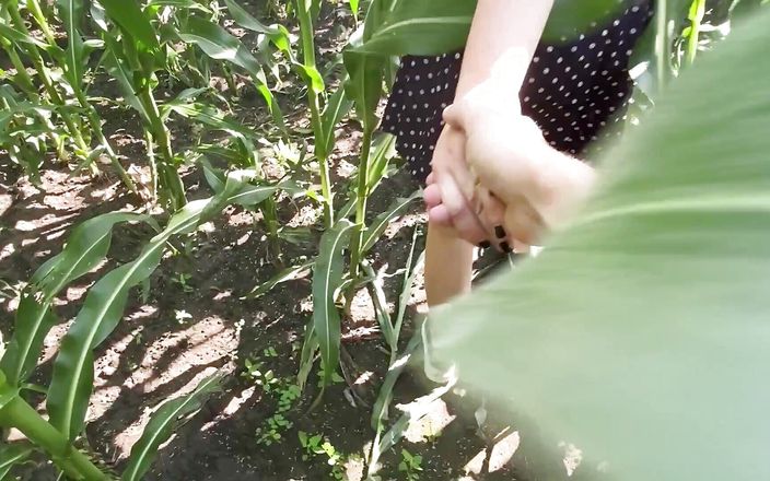 SweetAndFlow: Fucks a girl in a field of corn - Outdoor Sex