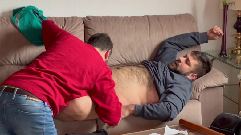 eljodedor31: Submisivní kunda jí medvědovo péro a nohy