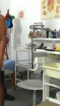 Chubby gipsy MILF caught naked by her kinky gynecologist