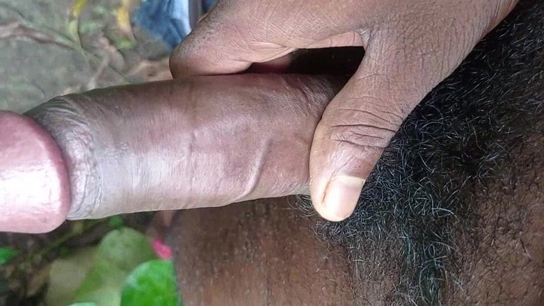 Newsex25: जंगल में नरम हस्तमैथुन