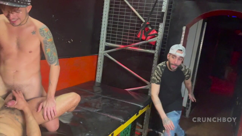 Bareback fetish studio from Madrid: Okar Ivan được sử dụng thô bởi Leo Bulgari
