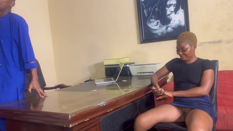 Prettypussy102: The Delivery Girl Fuck the Boss