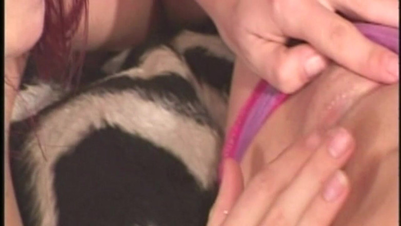 ONLYFREAKSX: Dwie dziewczyny pozbawiają swoją dziewczynę