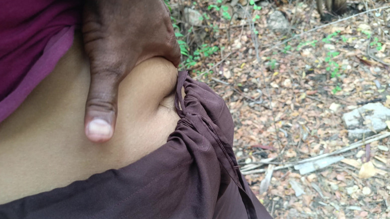 Apple baby: Cute Neck Licking Outdoor Romance