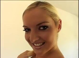 Cryptostudios: สาวบลอนด์ซน ๆ ก้นสวยสุด ๆ ทำท่า 69