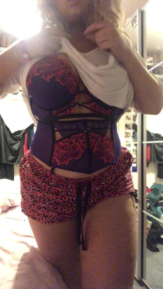 Curvy Liv: Strip tease showing off big boobs and ass