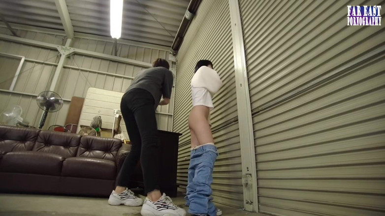 Far East pornography: Occhiali dolci prendono in giro in un giorno pigro gocce...