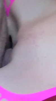 Gangbang joven tatuada rubia alemana en lencería es clavada por gruesas pollas