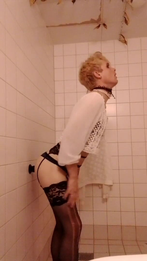 SissyCindySlut: Curva Sissy Cindy expusă!