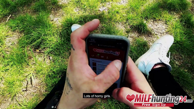 MILF Hunter 24: MILF lovec hřebí Priscillu v parku! (anglicky)