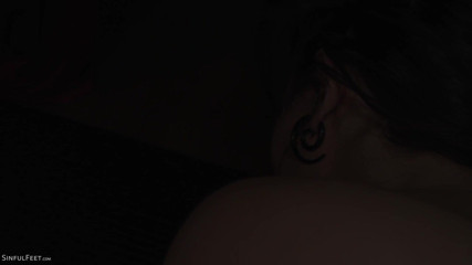 Sinn Sage: Nevlastní bratr mi pomáhá protáhnout se