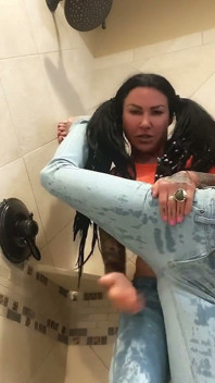Tanrıça Jenevieve Hexxx ve Serene Siren Jeans kedi dövüşü ve oyun!