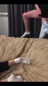 Filmé comment une fille trompe son copain lors d’une soirée