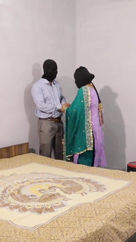 Divorciada gordinha indiana milf compartilha sua buceta com proprietário de aluguel e segurança