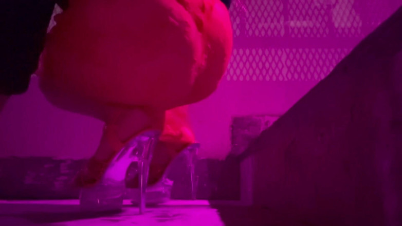 Artemisia Love: Italiana quente milf Artemisia Love vestindo lingerie sexy e salto...