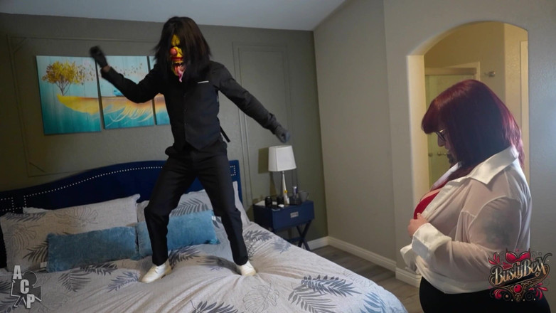 Busty Bexx: Gibby le clown baise son conseiller financier