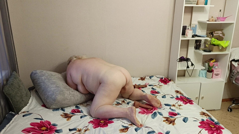 Zona901: Ibu tiri masturbasi memeknya di pagi hari