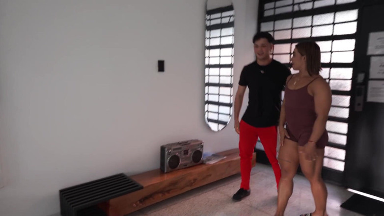 BigJackson: Me Follo a Mi Entrenadora Musculosa En Su Casa Antes...