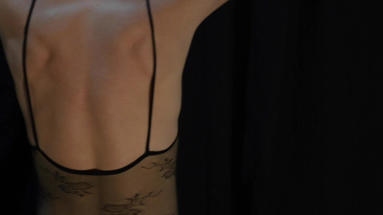 Cam Crest: Un caldo travestito che balla