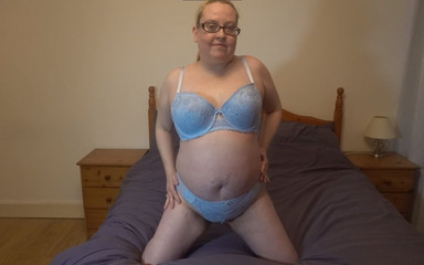 Littlevixen: Masturbuje v odpovídajícím spodním prádle