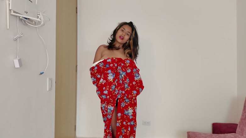 Mhara Hills: Seksowna gejsza robi striptiz