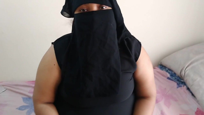 Aria Mia: Big Assed Deepali Moster tar sin pojkvän till sitt hus...