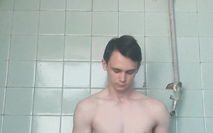 Ethan Alpha: Chaud prend une douche 3