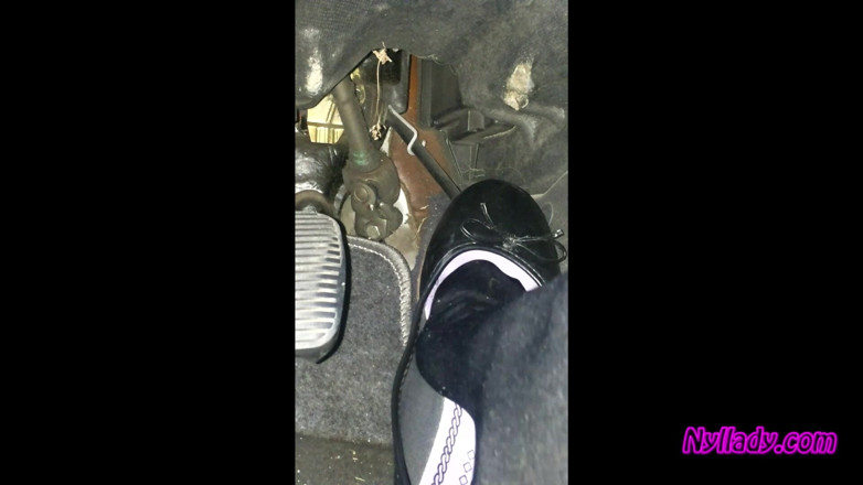 Nyllady: Nyllady fährt und revviert ihren Bravo in high heels stiefeln...