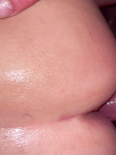 Smithr9: Он кончает дважды. Одна в каждой дырке моя большая киска и тугое очко, я не думаю, что я когда-либо был настолько мокрым, прежде чем буквально текущая