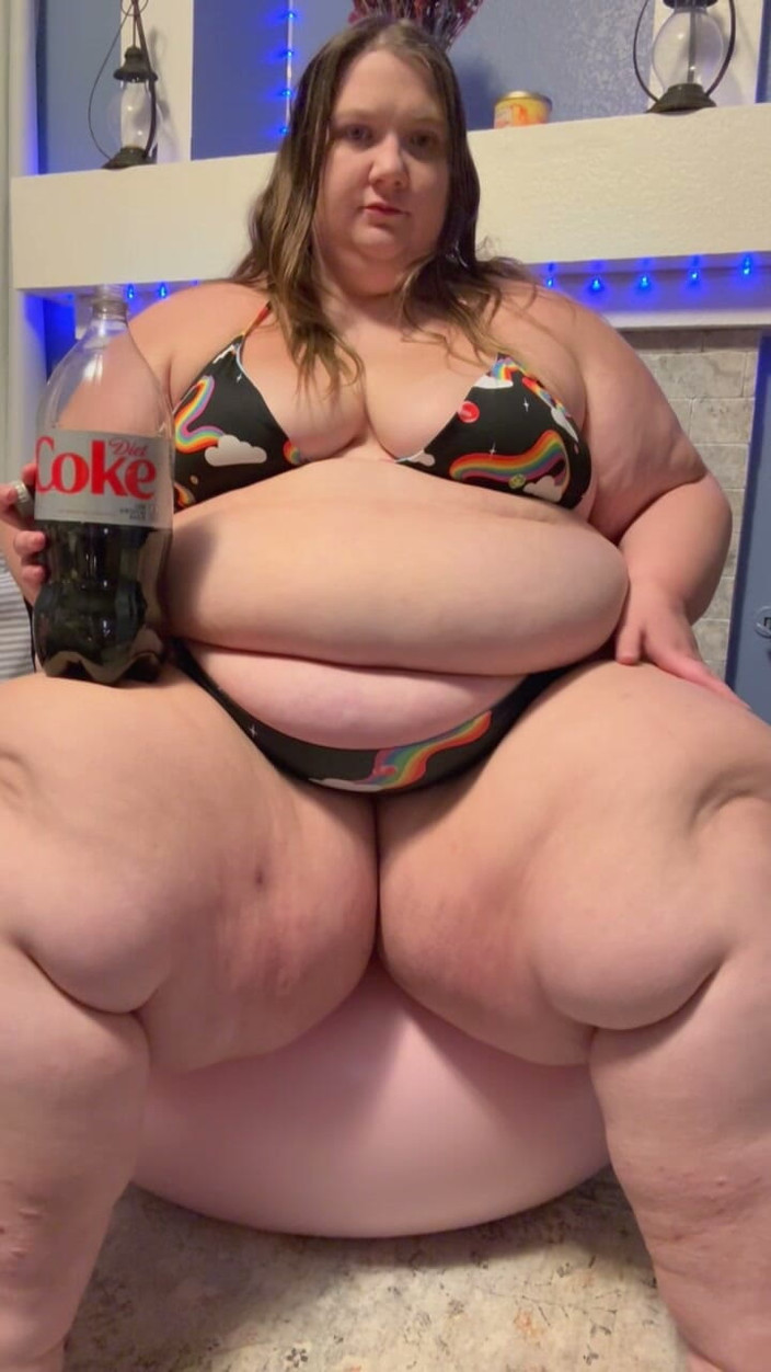 Kayla Peach studios: Une SSBBW se fait baiser en bikini