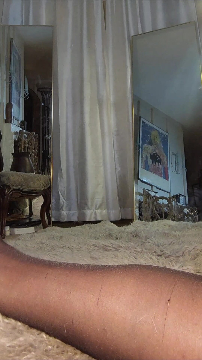 Zilah Luz: Sua hora safada com meu vibrador de vidro