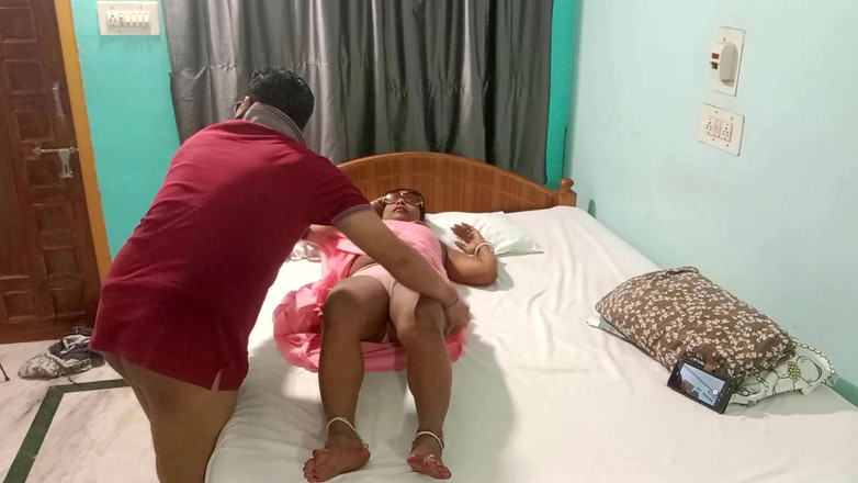 Popmini: Modelul nevinovat Sudipa călărește o pulă mare și sex pe la...