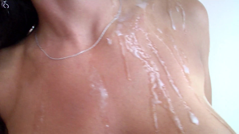 Porn dorado: Milf con tette enormi scopa fino all'orgasmo