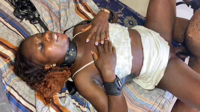 Ebony-forever69: Roztáhni její kundičku široko pro hardcore misionáře, aby několikrát vybuchla její...