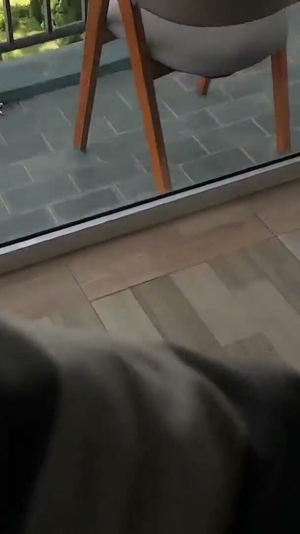 The_Last_Of_Emo: POV : Ta demi-sœur a choisi un bikini très révélateur et...
