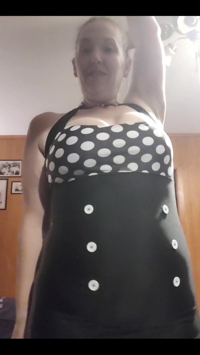 Like my bathing suit? (Wazaboo 4 u)