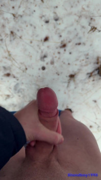 Điện thoại di động POV - Twink Wixts His Cock In The Woods - In Winter