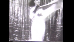 The Unforgettable: नृत्य उसके कपड़े उतारता है